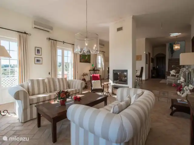 Woonkamer met openhaard